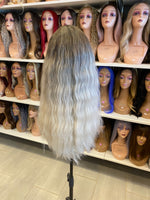 JULIA- Long Wavy Wig